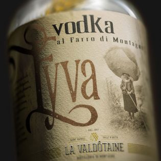 VODKA EYVA La Valdotaine -1000ml Gift Tube